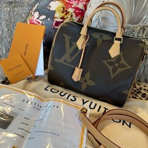 100% Authentic Louis Vuitton Reverse Monogram Giant Speedy 30 Bandouliere